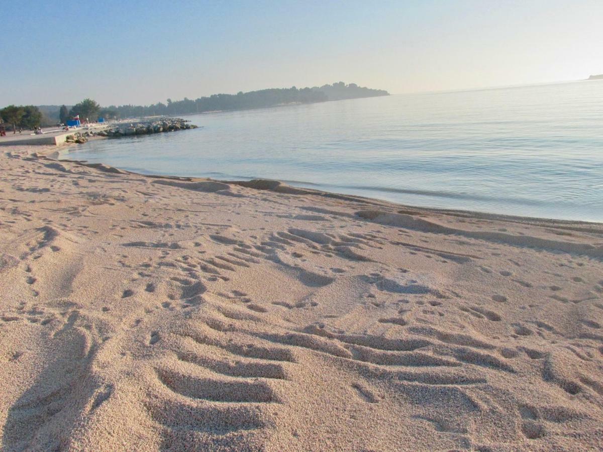 Comfortable Apartment Near The Hidrobaza Beach Štinjan Exterior foto