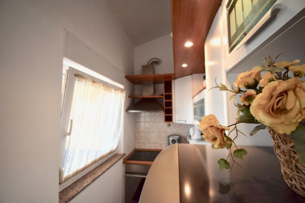 Comfortable Apartment Near The Hidrobaza Beach Štinjan Exterior foto